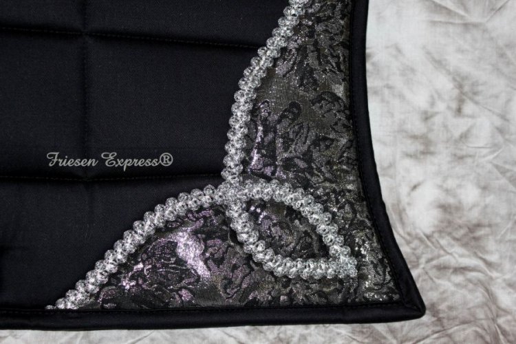 (Bild für) Barockschabracke DEMI-LUNE ONE - zum Schließen ins Bild klicken