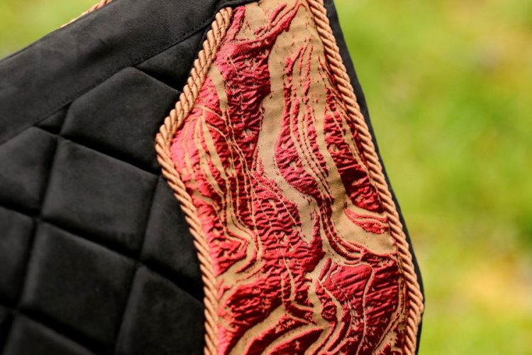 (Bild für) Barockschabracke Firedance - zum Schließen ins Bild klicken