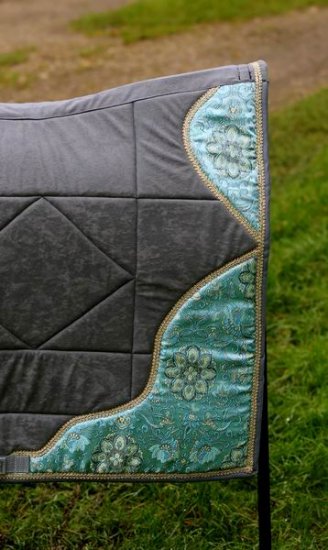 (Bild für) Barockschabracke " Noble Gray" - zum Schließen ins Bild klicken